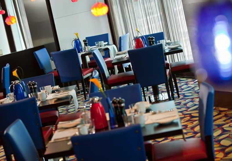 Courtyard By Marriott Doha City Center Exterior foto